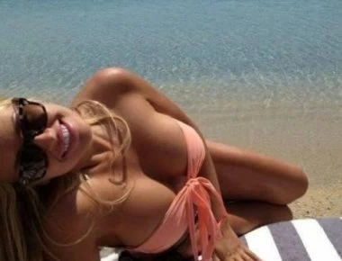 Αθεράπευτος έρωτας: Η Ρία... μας πήρε το μυαλό!